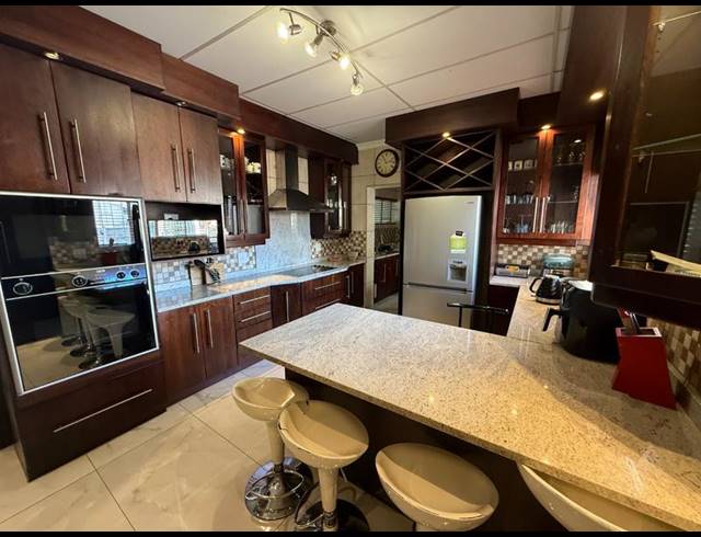 4 BEDROOM HOUSE FOR SALE IN FLORA GARDENS